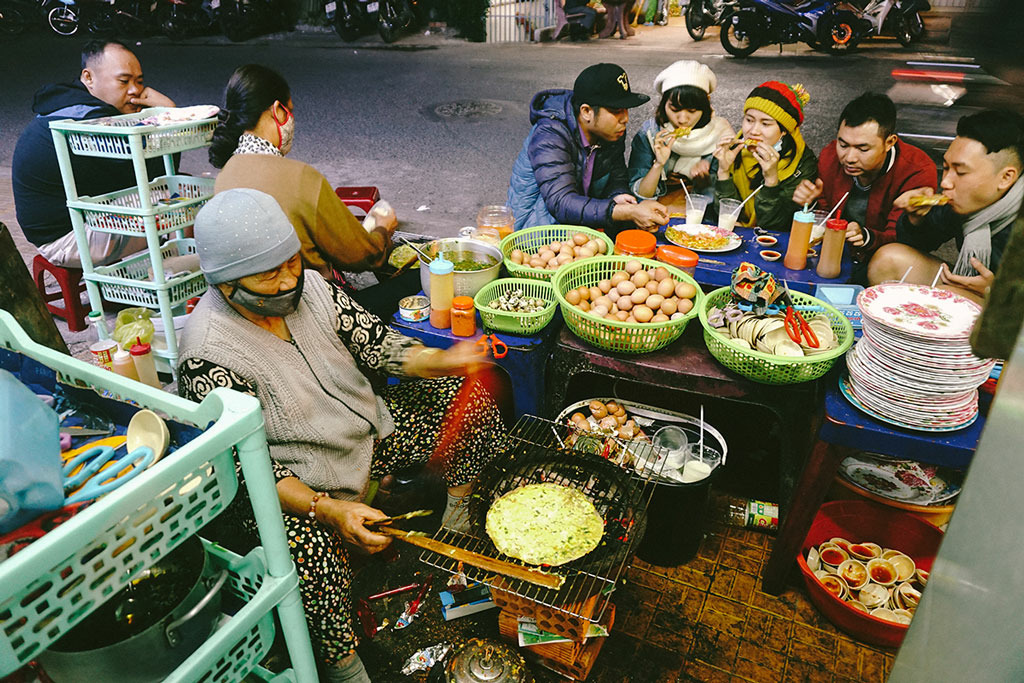 den_da_lat_tim_chut_binh_yen_dem_tren_pho_nui.-03.jpg