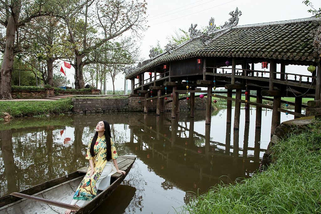 Ngỡ ngàng vẻ đẹp tinh khôi của nàng thơ xứ Huế Ngọc Trân