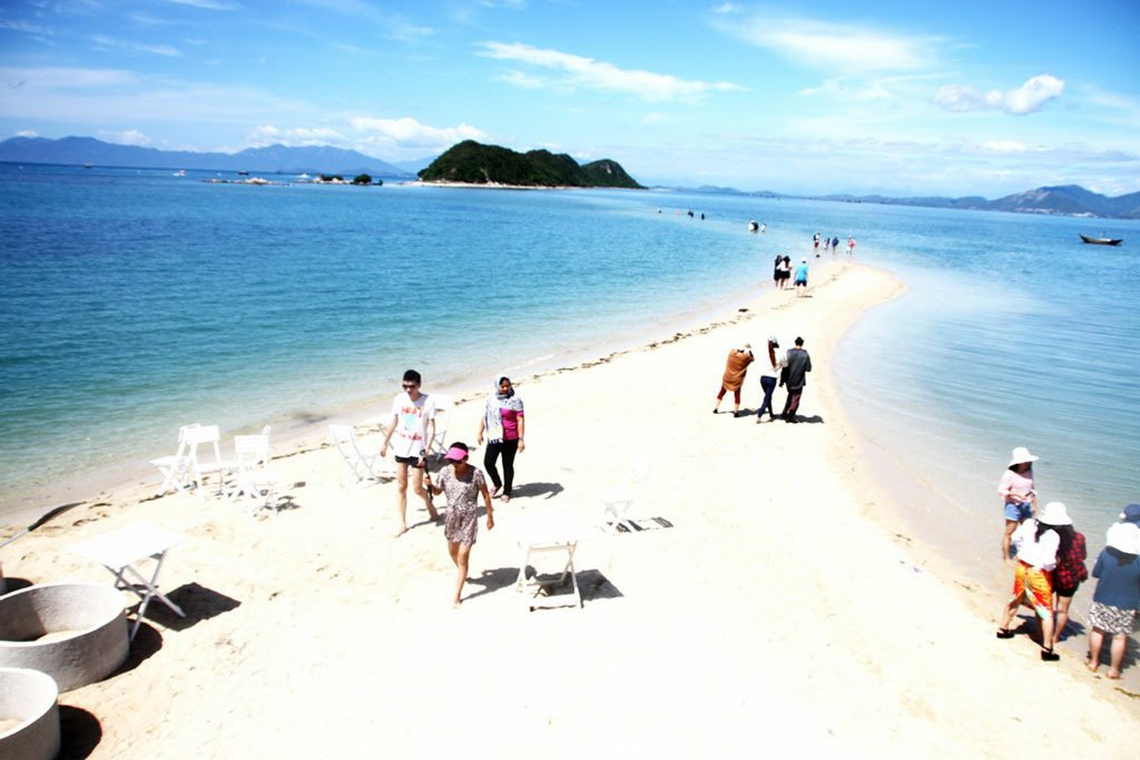 top_5_diem_du_lich_khong_the_bo_qua_khi_den_nha_trang.-01.jpg