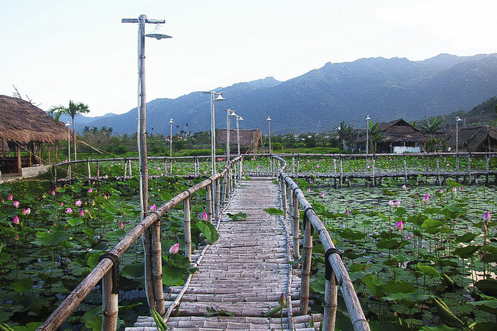 top_5_diem_du_lich_khong_the_bo_qua_khi_den_nha_trang.-02-1.jpg